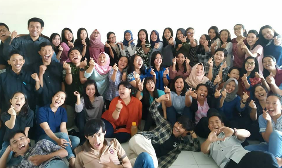Foto bersama peserta program — kebahagiaan yang komunal (Oktober 2018)