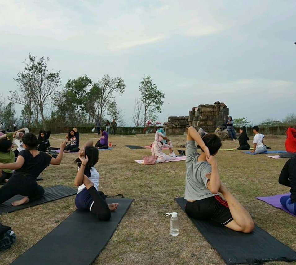 Yoga Candi Ijo — Event Outdoor Ikonik